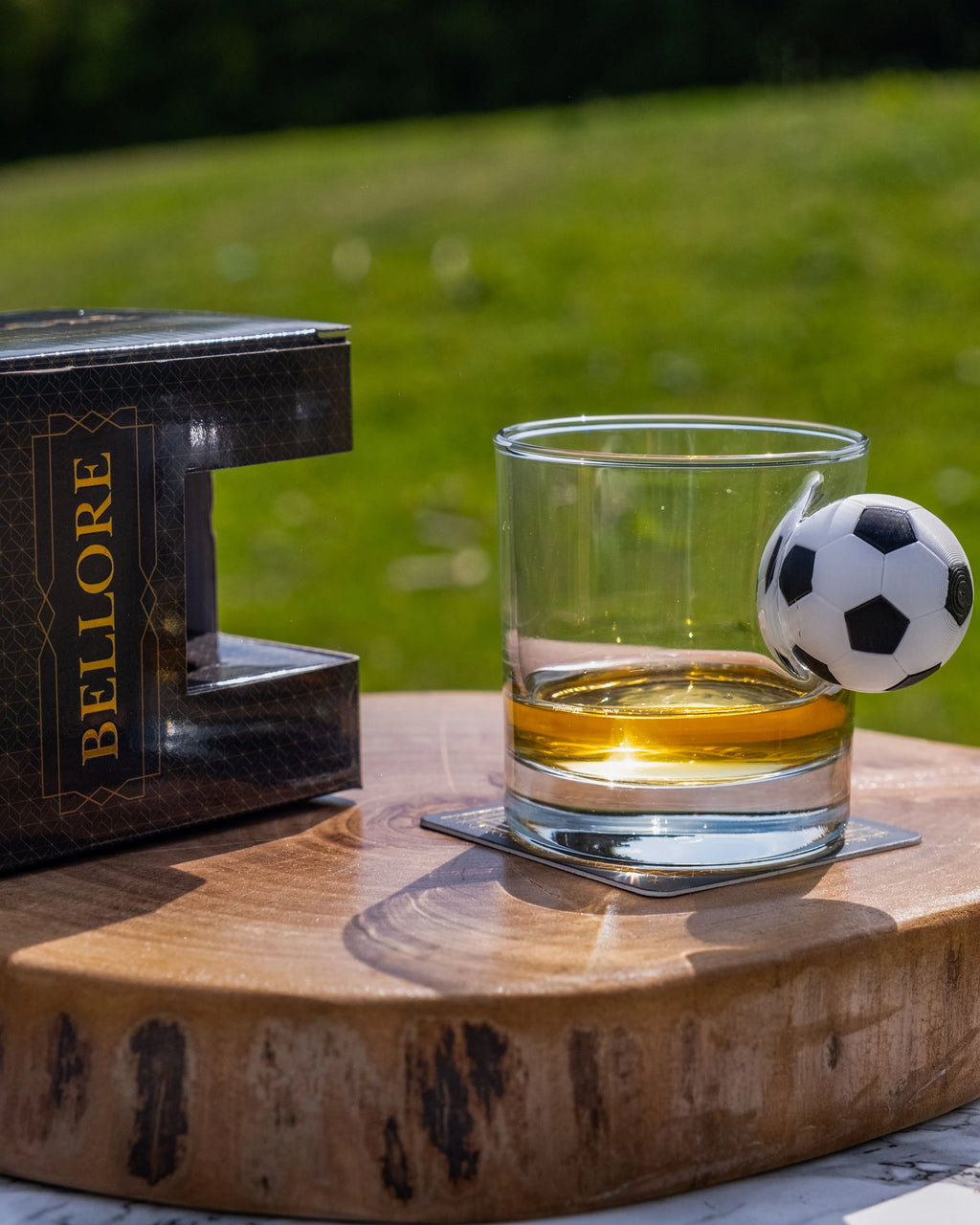Pahar din sticlă pentru whisky cu minge de fotbal – 300 ml
